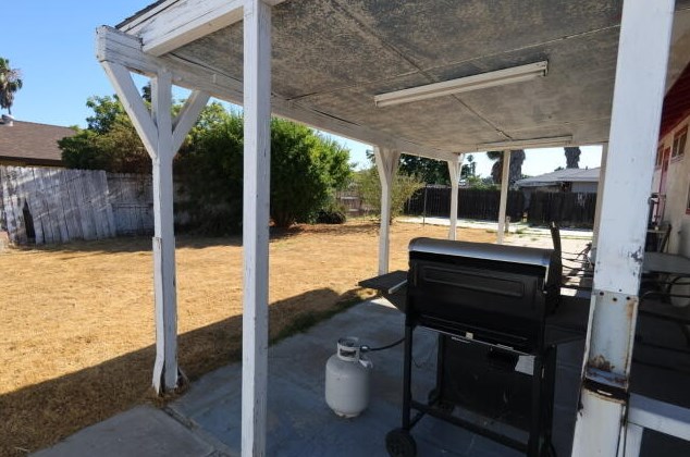 25327 Sugar Hill Rd, Moreno Valley CA 92553-4346 exterior