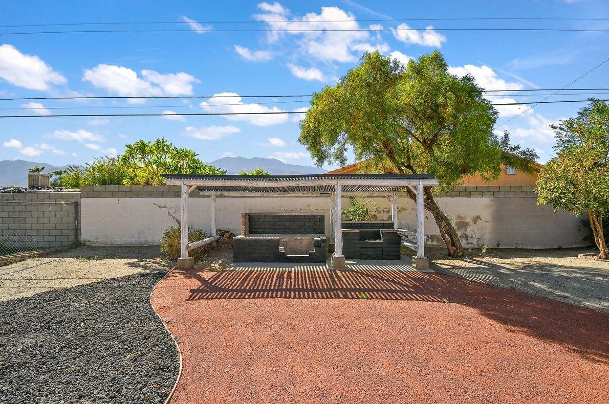 30557 San Antonio Dr, Cathedral City CA  92234-6077 exterior