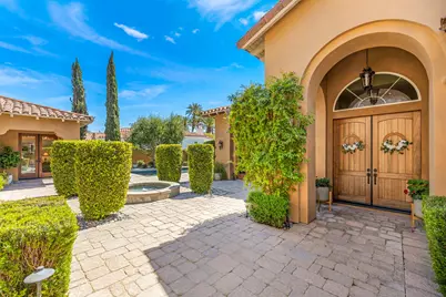 56025 Village Drive, La Quinta, CA 92253 - Photo 11