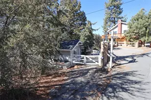 1010 Brookside Ln, Fawnskin, CA 92333 - Photo 3