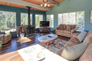 1010 Brookside Ln, Fawnskin, CA 92333 - Photo 13