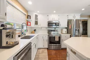 43911 La Carmela Dr, Palm Desert, CA 92211 - Photo 5