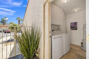 2077 S Caliente Dr, Palm Springs, CA 92264 - Photo 35