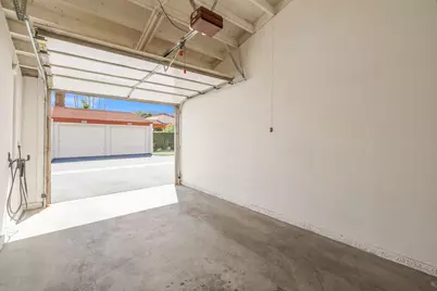 2077 S Caliente Drive, Palm Springs, CA 92264 - Photo 37