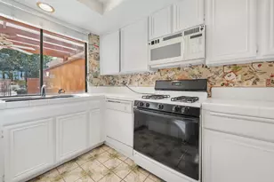 2 Valencia Dr, Rancho Mirage, CA 92270 - Photo 5