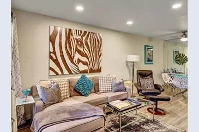 470 N Villa Court #208, Palm Springs, CA 92262 - Photo 5