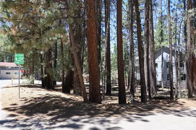 689 Summit Boulevard, Big Bear Lake, CA 92315 - Photo 17