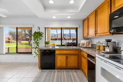 35801 Paseo Circulo W, Cathedral City, CA 92234 - Photo 11