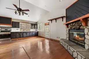 810 Oakmont Ln, Lake Arrowhead, CA 92352 - Photo 15