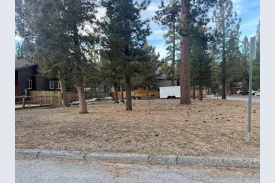 449 E Country Club Boulevard, Big Bear City, CA 92314 - Photo 1