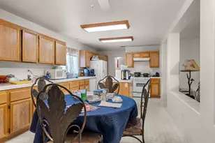 13847 Clydesdale Run Ln, Victorville, CA 92394 - Photo 17