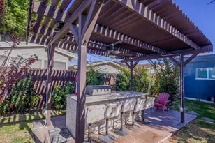 5907 S Van Ness Ave, Los Angeles, CA 90047 - Photo 15