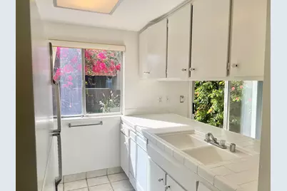 232 E Via Escuela #C, Palm Springs, CA 92262 - Photo 11