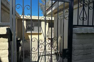 2466 E Oakcrest Dr, Palm Springs, CA 92264 - Photo 3