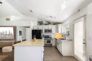 30629 Camrose Dr, Cathedral City, CA 92234 - Photo 9