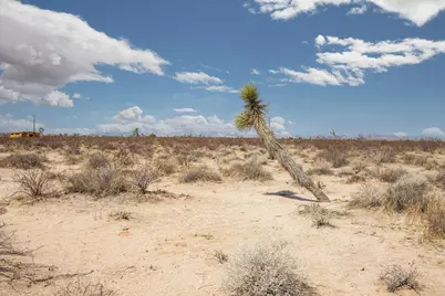 210 Kuna Avenue, Landers, CA 92285 - Photo 13