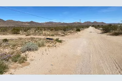 17651 Cattleman Road, Lucerne Valley, CA 92356 - Photo 11