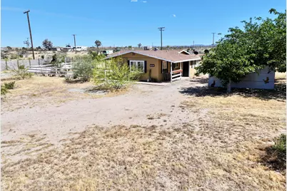 1588 Old Woman Springs Road, Yucca Valley, CA 92284 - Photo 7
