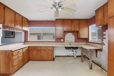 1079 Magnolia Avenue W, San Bernardino, CA 92411 - Photo 11