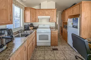 70200 Dillon Road, Desert Hot Springs, CA 92241 - Photo 9