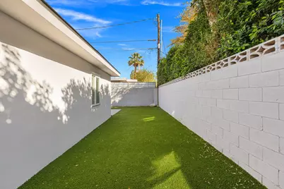 1372 E Camino Primrose E, Palm Springs, CA 92264 - Photo 15