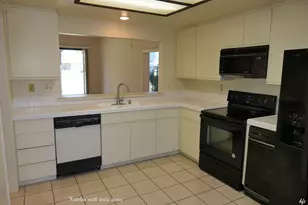 7500 Regency Dr, Palm Springs, CA 92264 - Photo 9