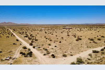 185 E Ave P, Palmdale, CA 93550 - Photo 1