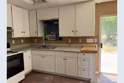10934 Knobb Avenue, Morongo Valley, CA 92256 - Photo 9