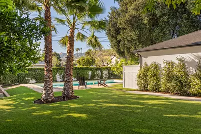 435 Cambridge Drive, Burbank, CA 91504 - Photo 21