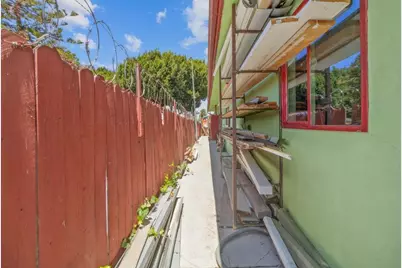 2930 W Florence Avenue, Los Angeles, CA 90043 - Photo 27
