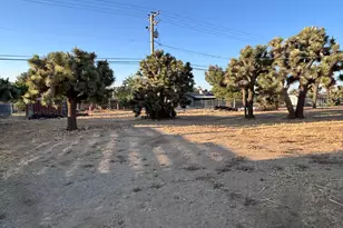 57986 Joshua Ln, Yucca Valley, CA 92284 - Photo 31