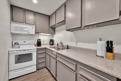 2860 N Los Felices Road #101, Palm Springs, CA 92262 - Photo 11