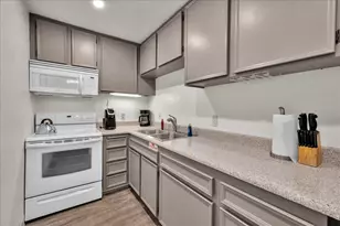2860 N Los Felices Rd, Palm Springs, CA 92262 - Photo 11