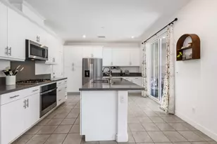 76333 Oxford Ln, Palm Desert, CA 92211 - Photo 9