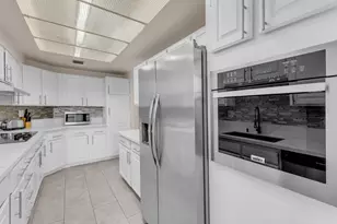 910 Island Dr, Rancho Mirage, CA 92270 - Photo 17