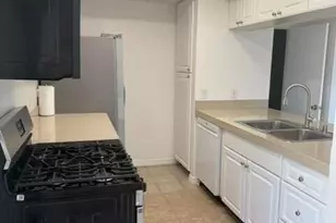 45 Lakeview Cir, Cathedral City, CA 92234 - Photo 11