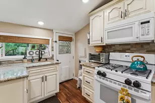 1557 Edge Cliff, Lake Arrowhead, CA 92352 - Photo 15