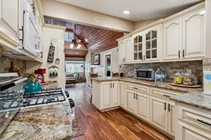 1557 Edge Cliff, Lake Arrowhead, CA 92352 - Photo 3