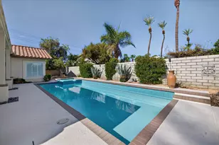 137 Courtside Dr, Palm Desert, CA 92260 - Photo 23