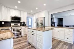 31546 Golden Lion Dr, Temecula, CA 92591 - Photo 13