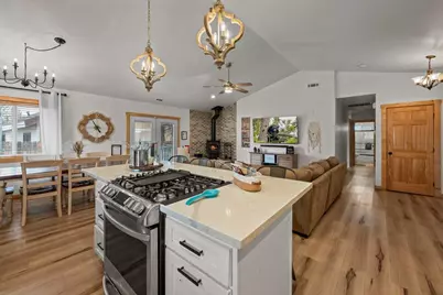 187 Dixie Lee Lane, Sugarloaf, CA 92386 - Photo 13