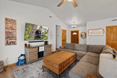 187 Dixie Lee Lane, Sugarloaf, CA 92386 - Photo 7