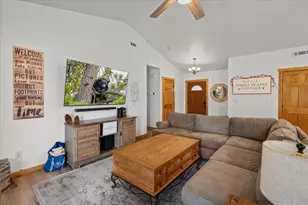 187 Dixie Lee Ln, Sugarloaf, CA 92386 - Photo 7