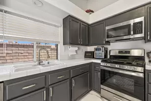37851 Hollister Dr, Palm Desert, CA 92211 - Photo 11