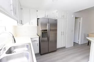 255 S Avenida Caballeros, Palm Springs, CA 92262 - Photo 15
