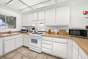 48982 Eisenhower Dr, Indio, CA 92201 - Photo 9