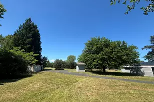 5050 Bo Peep Ln, Redding, CA 96002 - Photo 37