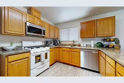 27305 Hombria Drive, Cathedral City, CA 92234 - Photo 11
