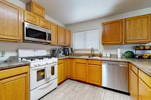 27305 Hombria Dr, Cathedral City, CA 92234 - Photo 11