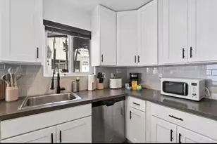 410 Clubhouse Ave, Newport Beach, CA 92663 - Photo 11
